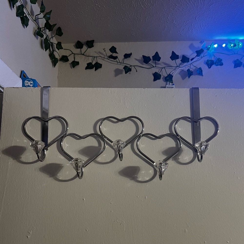 Heart coat hooks